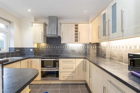 4 bedroom terraced house for sale, Carlton Road, Harpenden