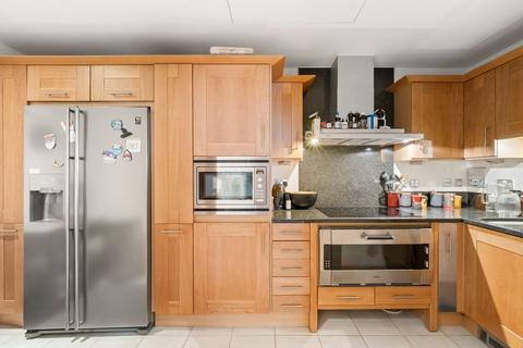 3 bedroom flat to rent, Aspect Court, Lensbury Avenue, London
