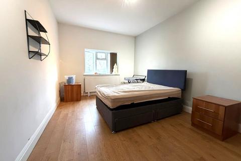 2 bedroom flat to rent, Hazeldene Drive, Pinner HA5