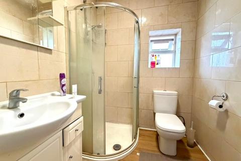 2 bedroom flat to rent, Hazeldene Drive, Pinner HA5