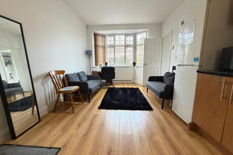2 bedroom flat to rent, Hazeldene Drive, Pinner HA5