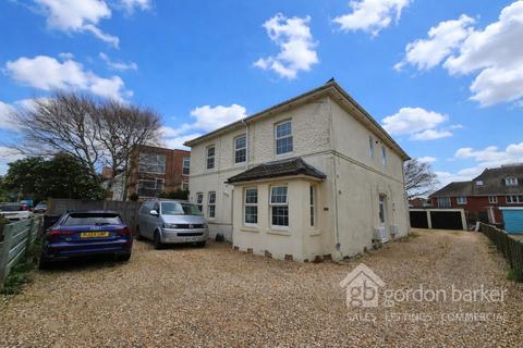 2 bedroom flat for sale, Twynham Road, Bournemouth BH6