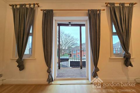 2 bedroom flat for sale, Twynham Road, Bournemouth BH6
