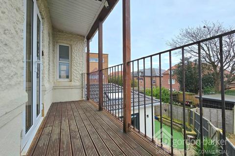 2 bedroom flat for sale, Flat 4, Valdez Court, 23 Twynham Road, Bournemouth, Dorset