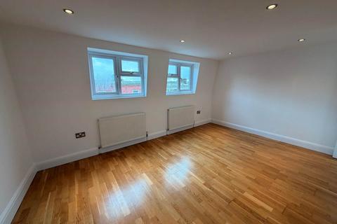3 bedroom flat to rent, Blackheath Road, Blackheath, London