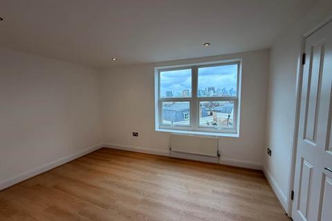 3 bedroom flat to rent, Blackheath Road, Blackheath, London