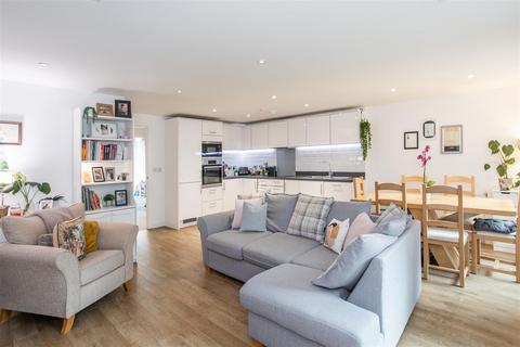 3 bedroom flat for sale, Highland Street, Stratford, E15