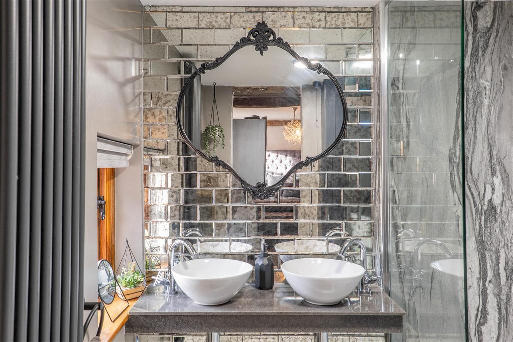 Master Bedroom Ensuite