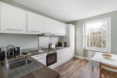 3 bedroom flat for sale, Nightingale Lane, London