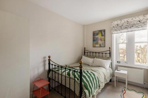 3 bedroom flat for sale, Nightingale Lane, London