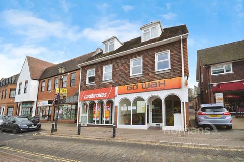 3 bedroom flat to rent, High Street, Burnham, Slough, SL1