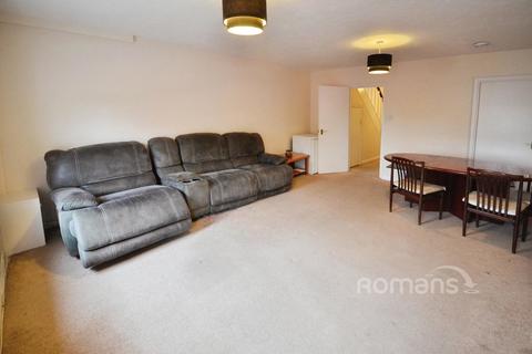 3 bedroom flat to rent, High Street, Burnham, Slough, SL1