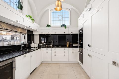 2 bedroom flat to rent, Eaton Place, Belgravia, London
