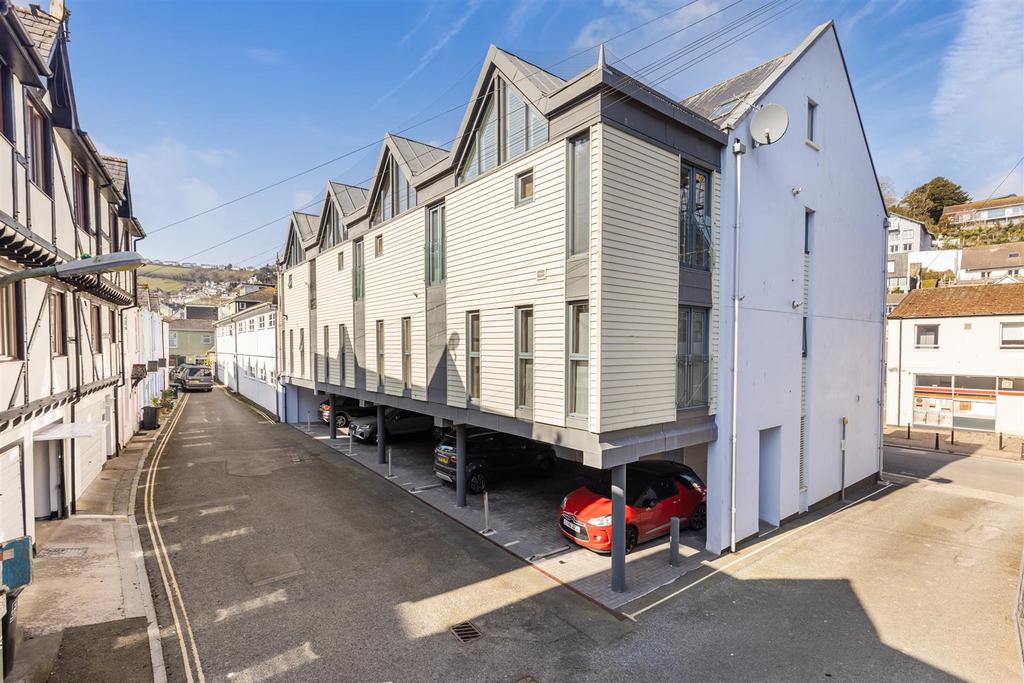 A01 - 4 Westwater Court, Dartmouth, Victoria Road