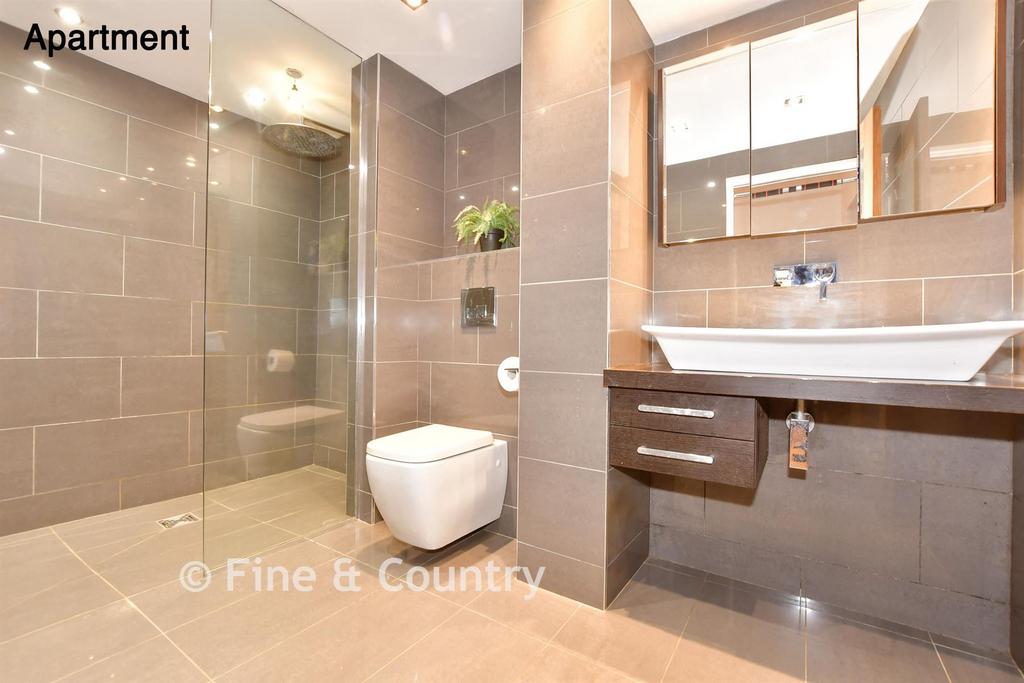 Apartment Shower Room
