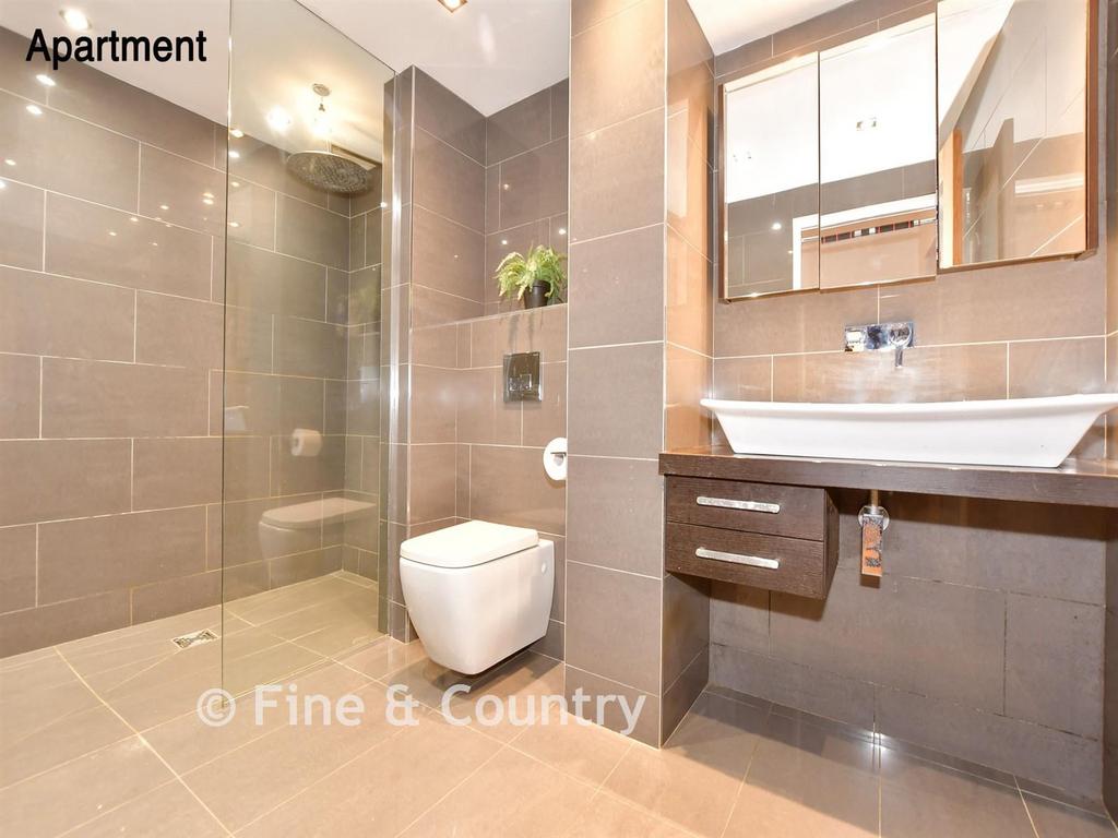 Apartment Shower Room