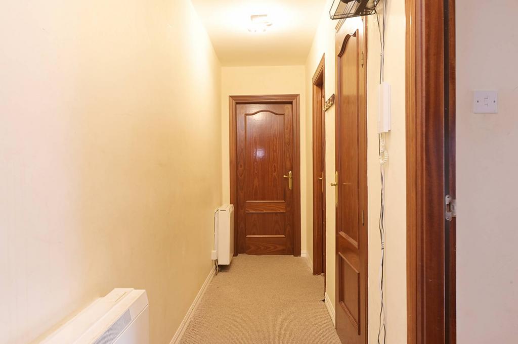 MFL1253306 975.jpg