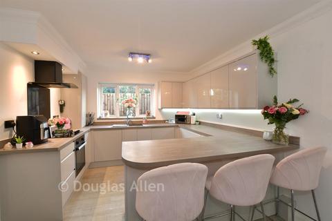 2 bedroom ground floor flat for sale, Riverside Court, Wickford SS11