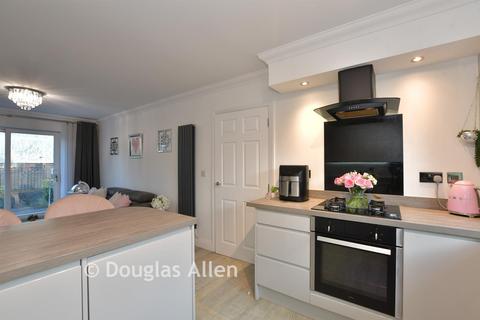 2 bedroom ground floor flat for sale, Riverside Court, Wickford SS11