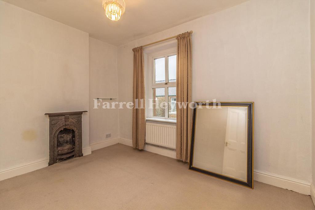 Bedroom 1 image 2
