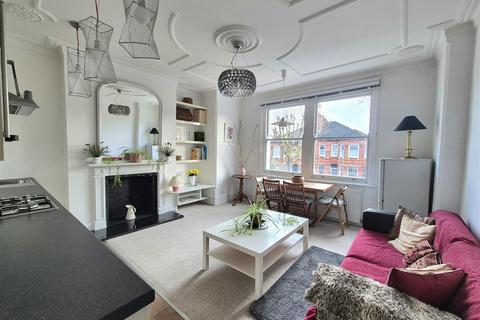 2 bedroom flat to rent, Walm Lane, Willesden Green, NW2