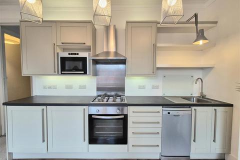2 bedroom flat to rent, Walm Lane, Willesden Green, NW2