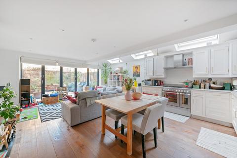 2 bedroom apartment for sale, Ormiston Grove, London W12