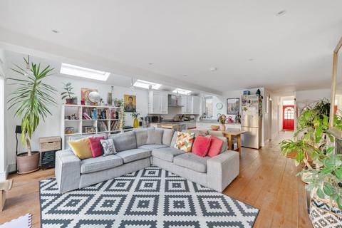 2 bedroom apartment for sale, Ormiston Grove, London W12