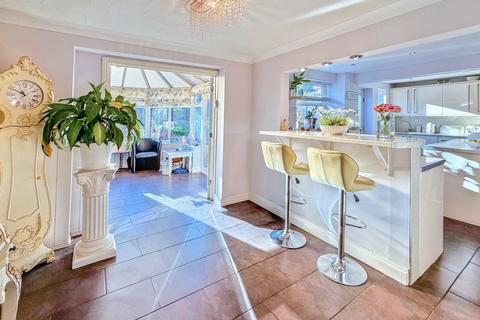 4 bedroom detached house for sale, 34 Larch Drive, Daventry, NN11 0XJ