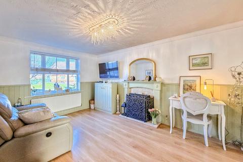 4 bedroom detached house for sale, 34 Larch Drive, Daventry, NN11 0XJ