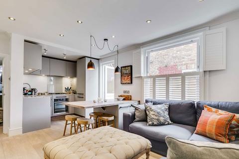 2 bedroom flat for sale, Bickley Street, London SW17