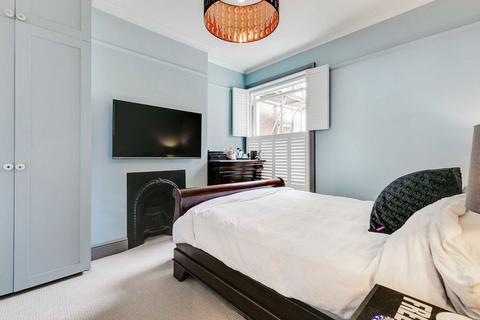 2 bedroom flat for sale, Bickley Street, London SW17