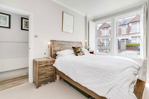2 bedroom flat for sale, Bickley Street, London SW17