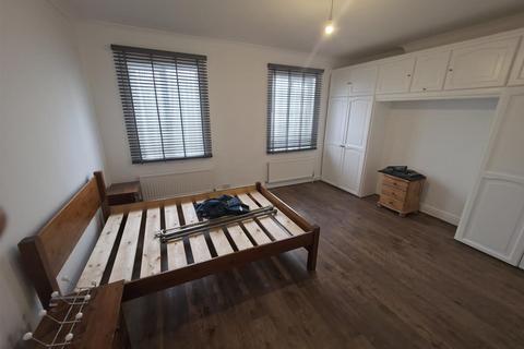undefined, Warwick Road, Enfield EN3