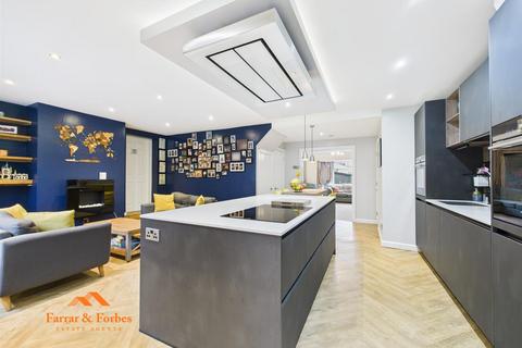 4 bedroom detached house for sale, Church Street, Colne BB8