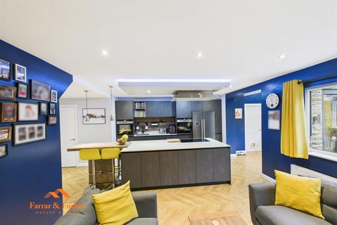 4 bedroom detached house for sale, Church Street, Colne BB8