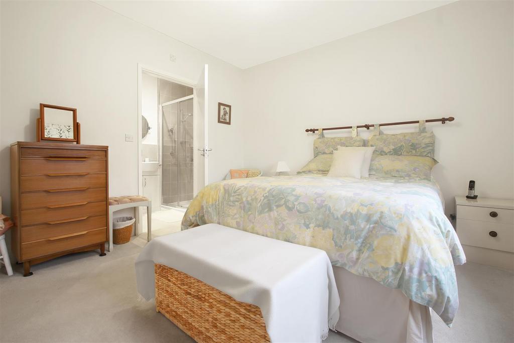 Bedroom 1.jpg