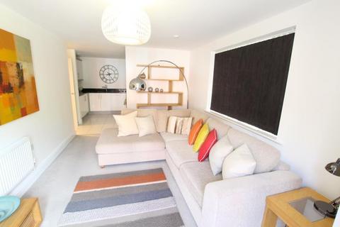2 bedroom flat to rent, 58 Sandy Lane, Woking GU22