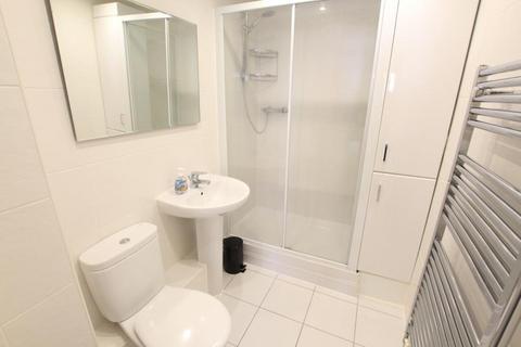 2 bedroom flat to rent, 58 Sandy Lane, Woking GU22