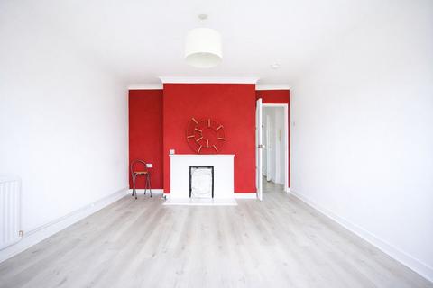 2 bedroom flat to rent, Clive Road, London SE21