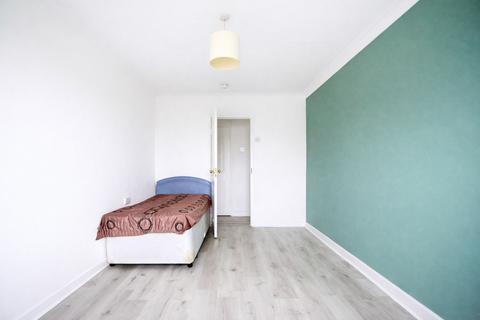 2 bedroom flat to rent, Clive Road, London SE21