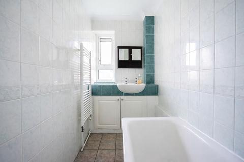 2 bedroom flat to rent, Clive Road, London SE21