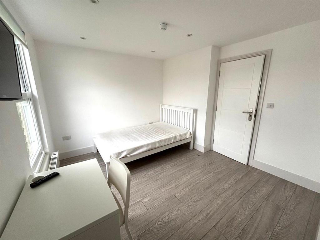 5, 10, Seafield Road.jpg
