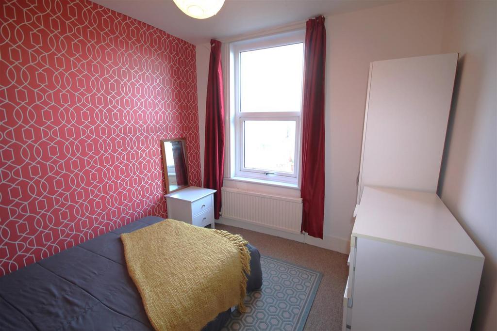 Bedroom 3b.JPG