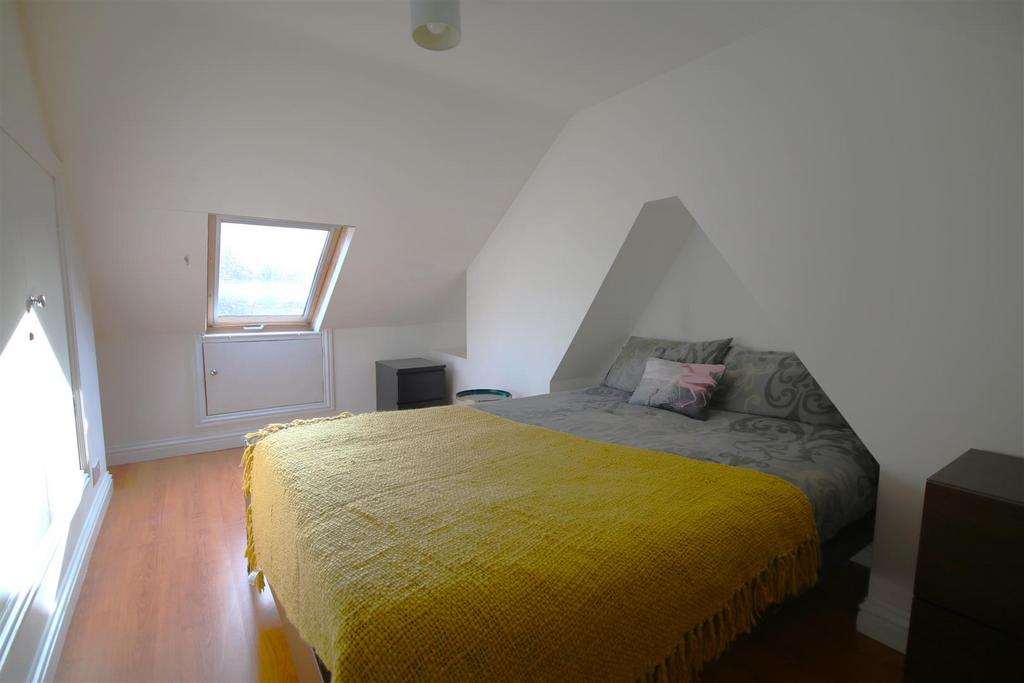 Bedroom 4b.JPG