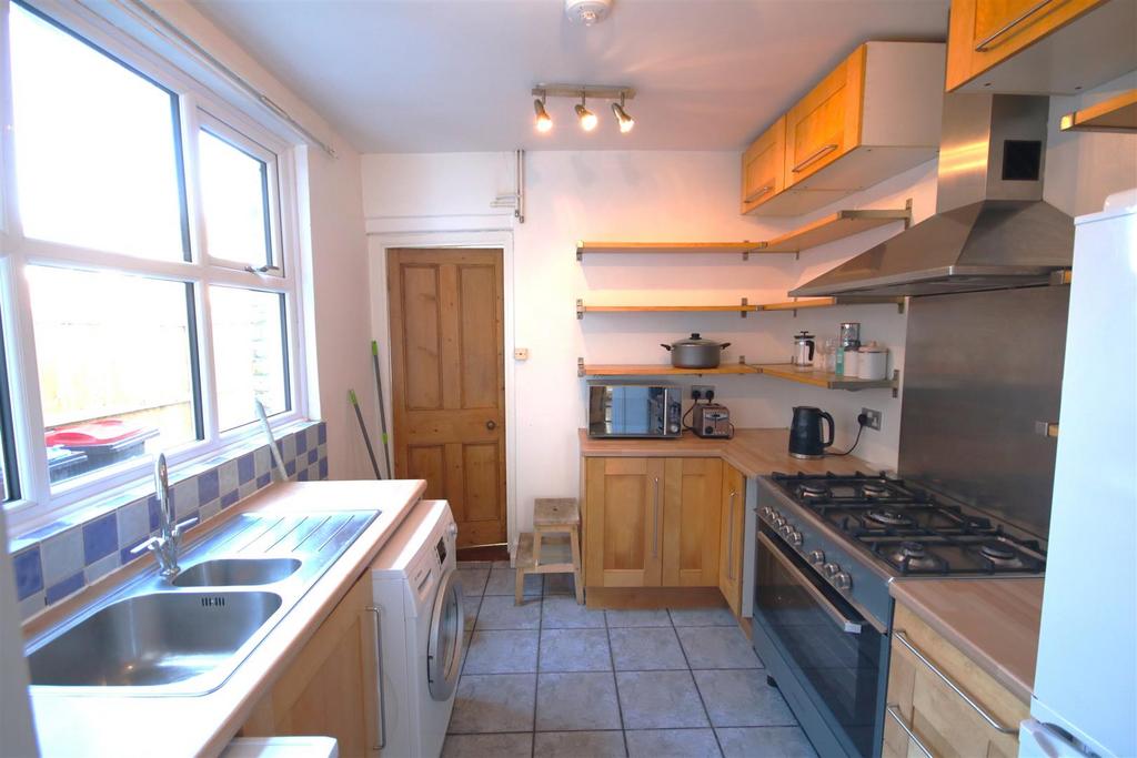 Kitchen b.JPG