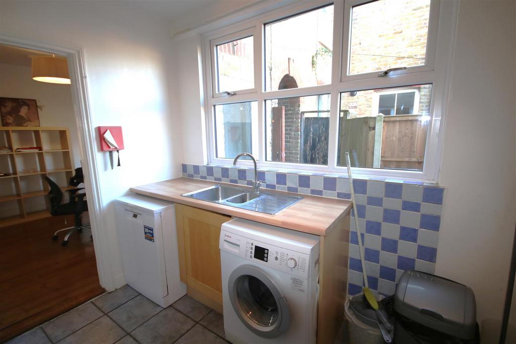 Kitchen c.JPG