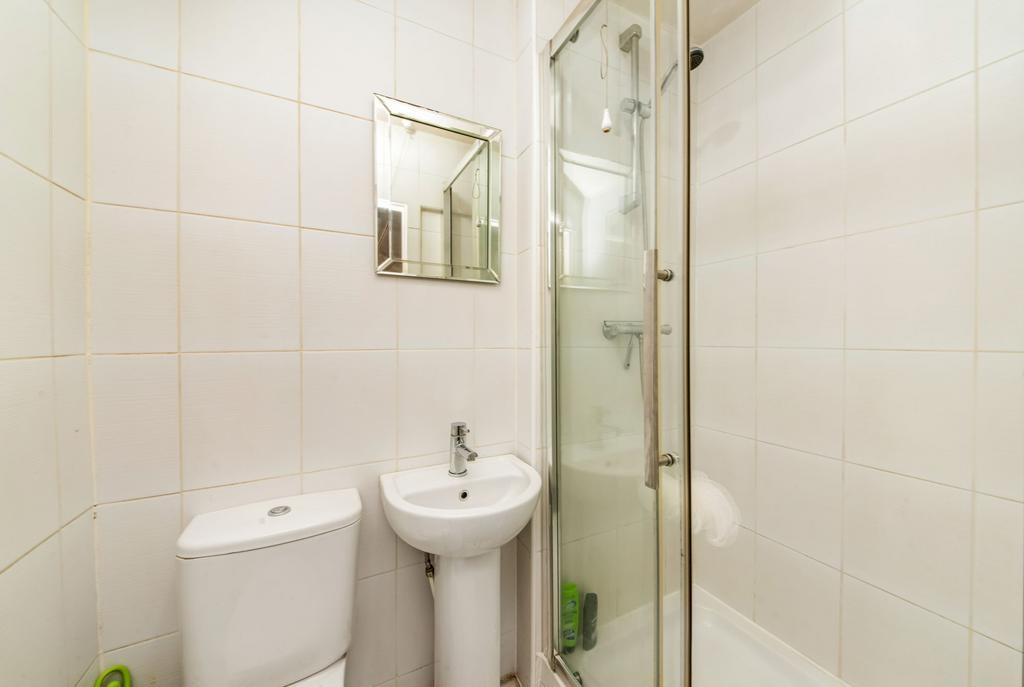 Bedroom one en suite