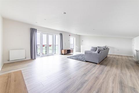 2 bedroom apartment for sale, Elmwood Park Court, Great Park, NE13
