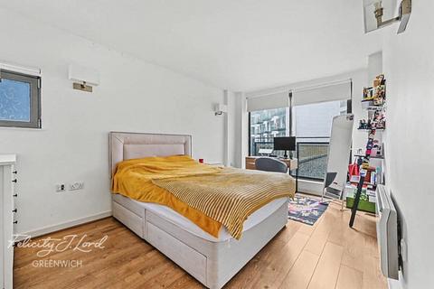 2 bedroom flat for sale, Deals Gateway, London SE13